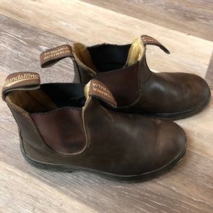 Blundstones size 4.5 (7)